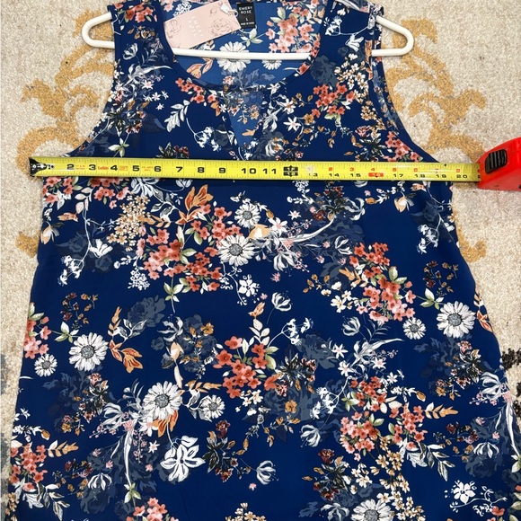 Emery Rose Floral Sleeveless Top - Blue - Picture 4 of 5